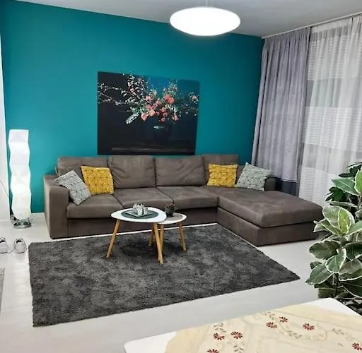 Modern At Train Station Apartment *