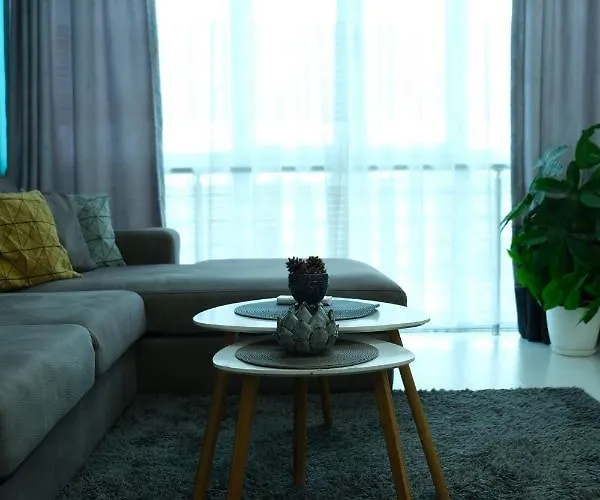 Apartment Modern At Train Station