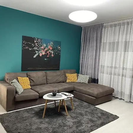 Apartment Modern At Train Station