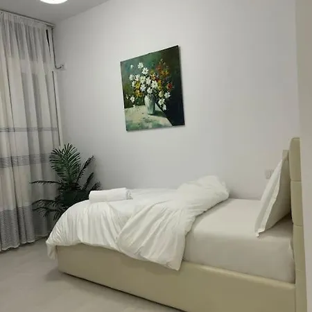 Modern At Train Station Apartmán