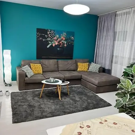 Modern At Train Station Apartmán *