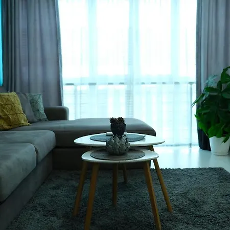 Apartment Modern At Train Station