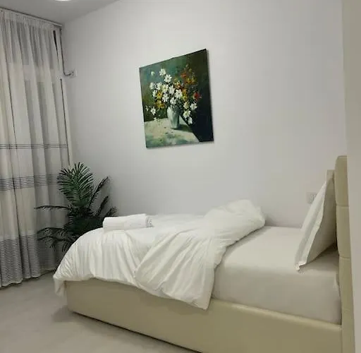 Modern At Train Station Apartmán