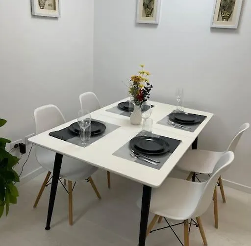 Modern At Train Station Appartement